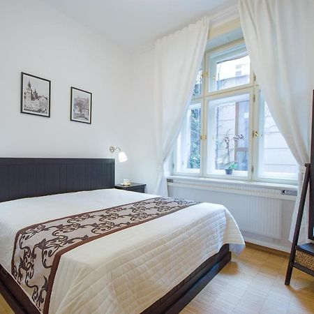 Modern Apartment Charvátova Praag Buitenkant foto
