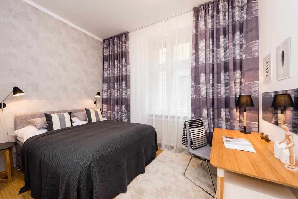 Modern Apartment Charvátova Praag Buitenkant foto
