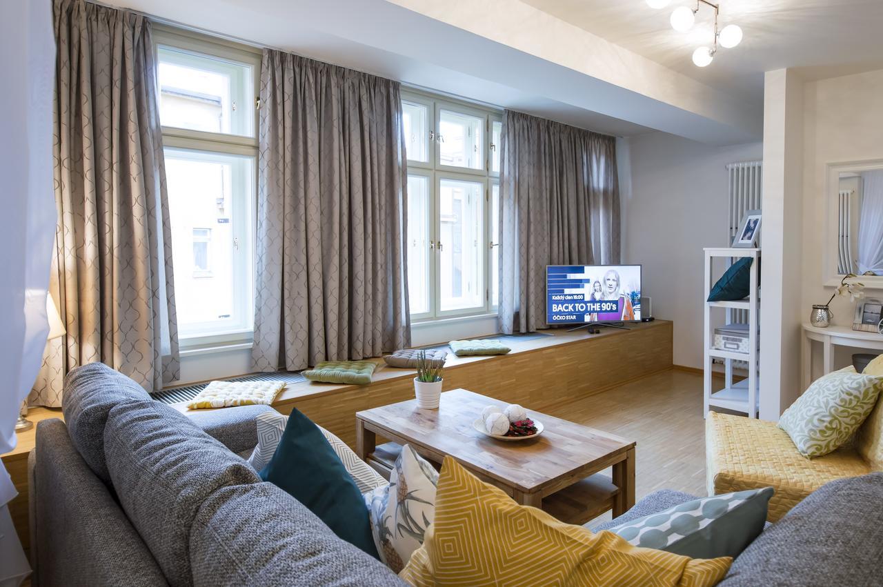 Modern Apartment Charvátova Praag Buitenkant foto