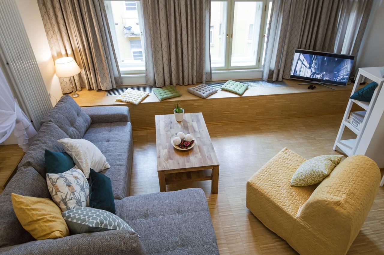 Modern Apartment Charvátova Praag Buitenkant foto