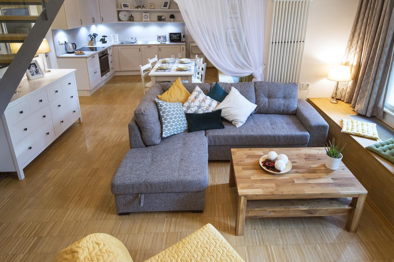 Modern Apartment Charvátova Praag Buitenkant foto