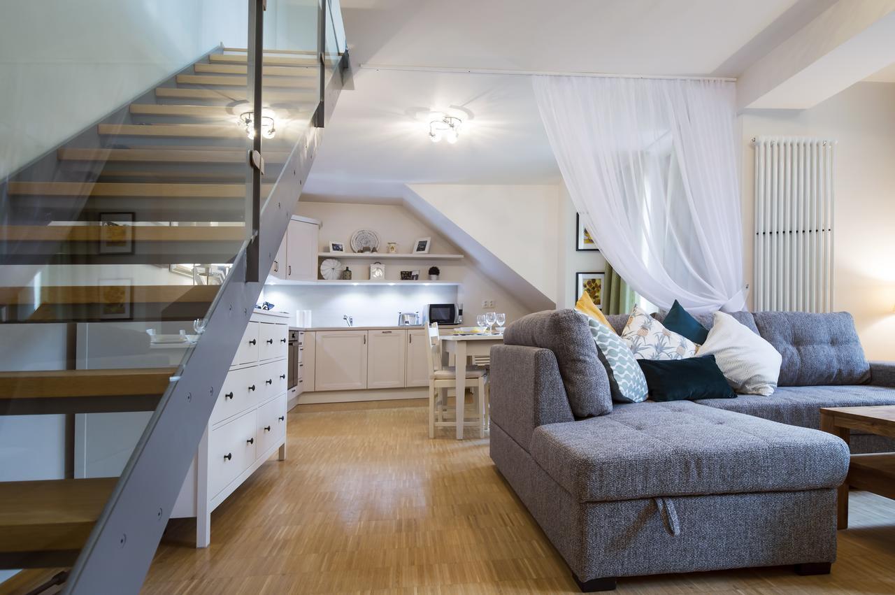 Modern Apartment Charvátova Praag Buitenkant foto