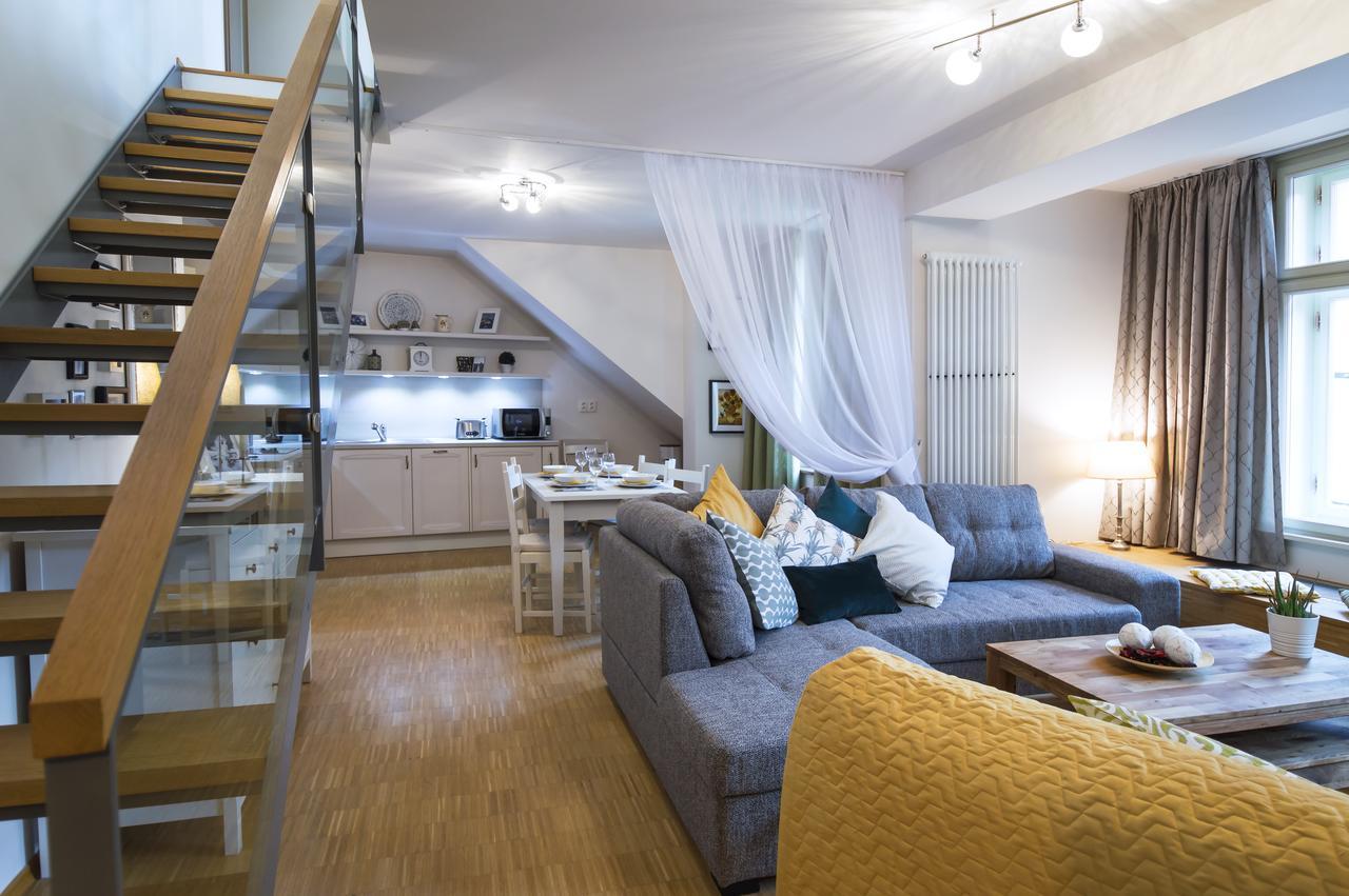 Modern Apartment Charvátova Praag Buitenkant foto