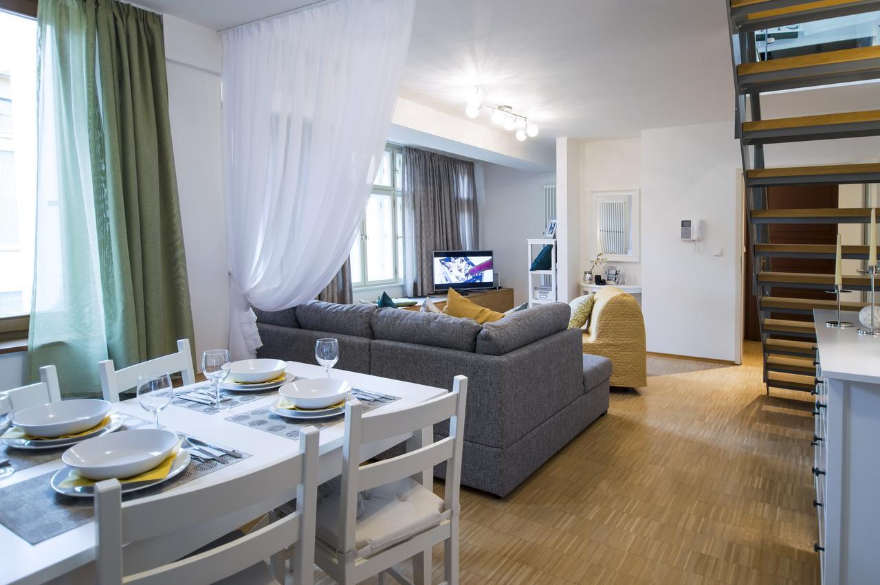 Modern Apartment Charvátova Praag Buitenkant foto