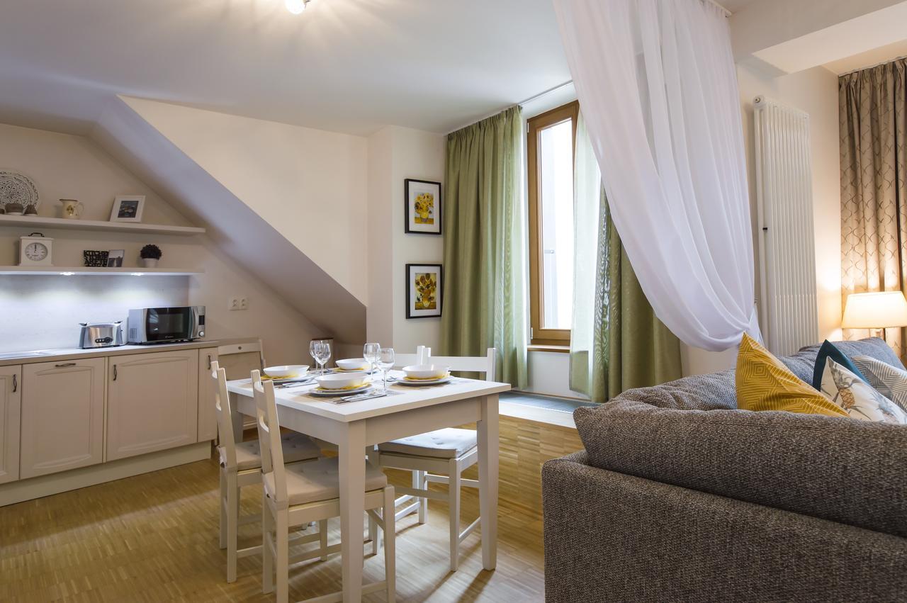 Modern Apartment Charvátova Praag Buitenkant foto
