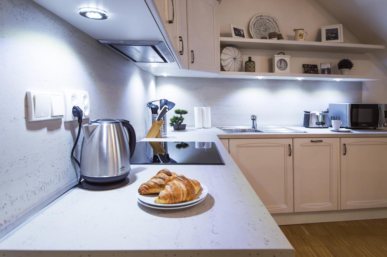 Modern Apartment Charvátova Praag Buitenkant foto
