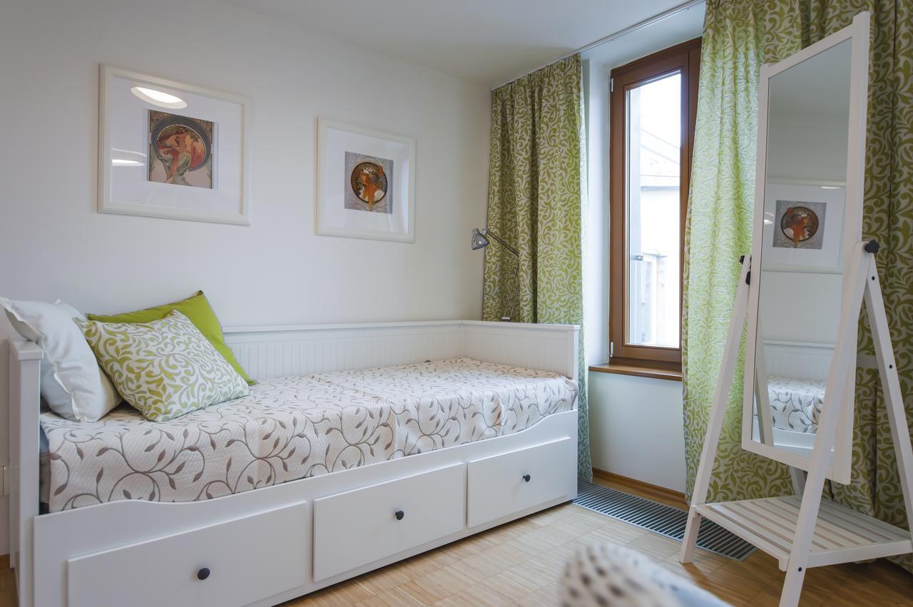 Modern Apartment Charvátova Praag Buitenkant foto