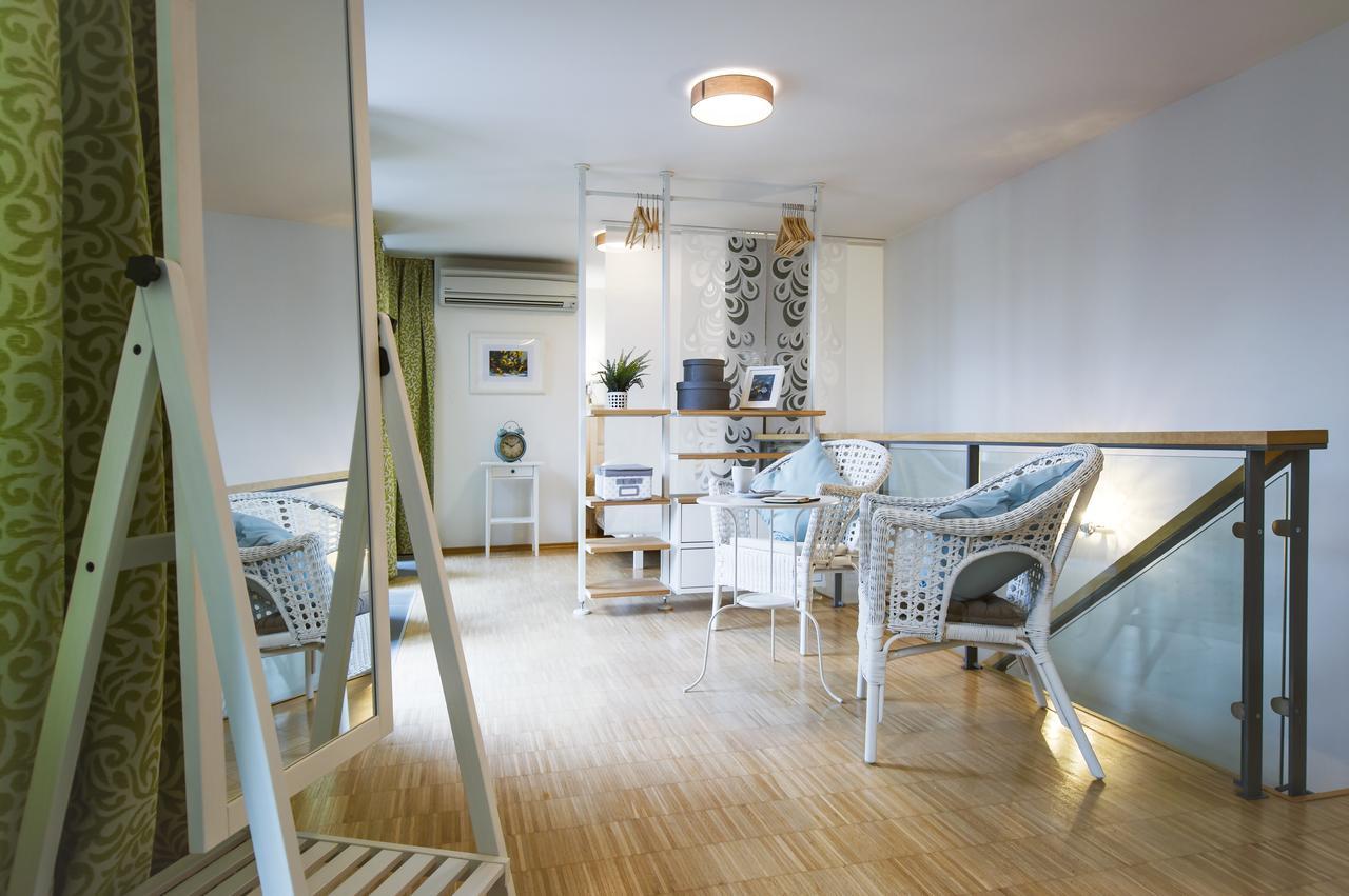Modern Apartment Charvátova Praag Buitenkant foto