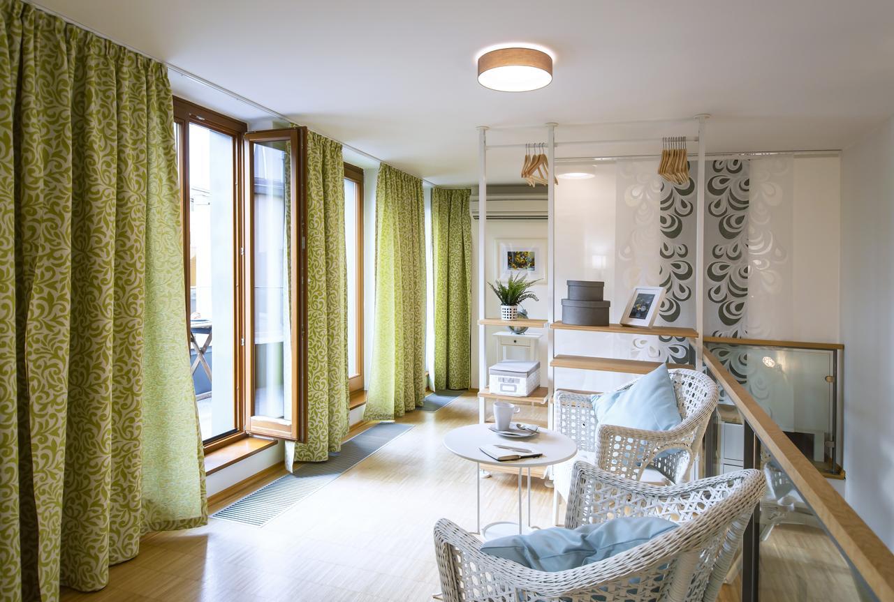 Modern Apartment Charvátova Praag Buitenkant foto
