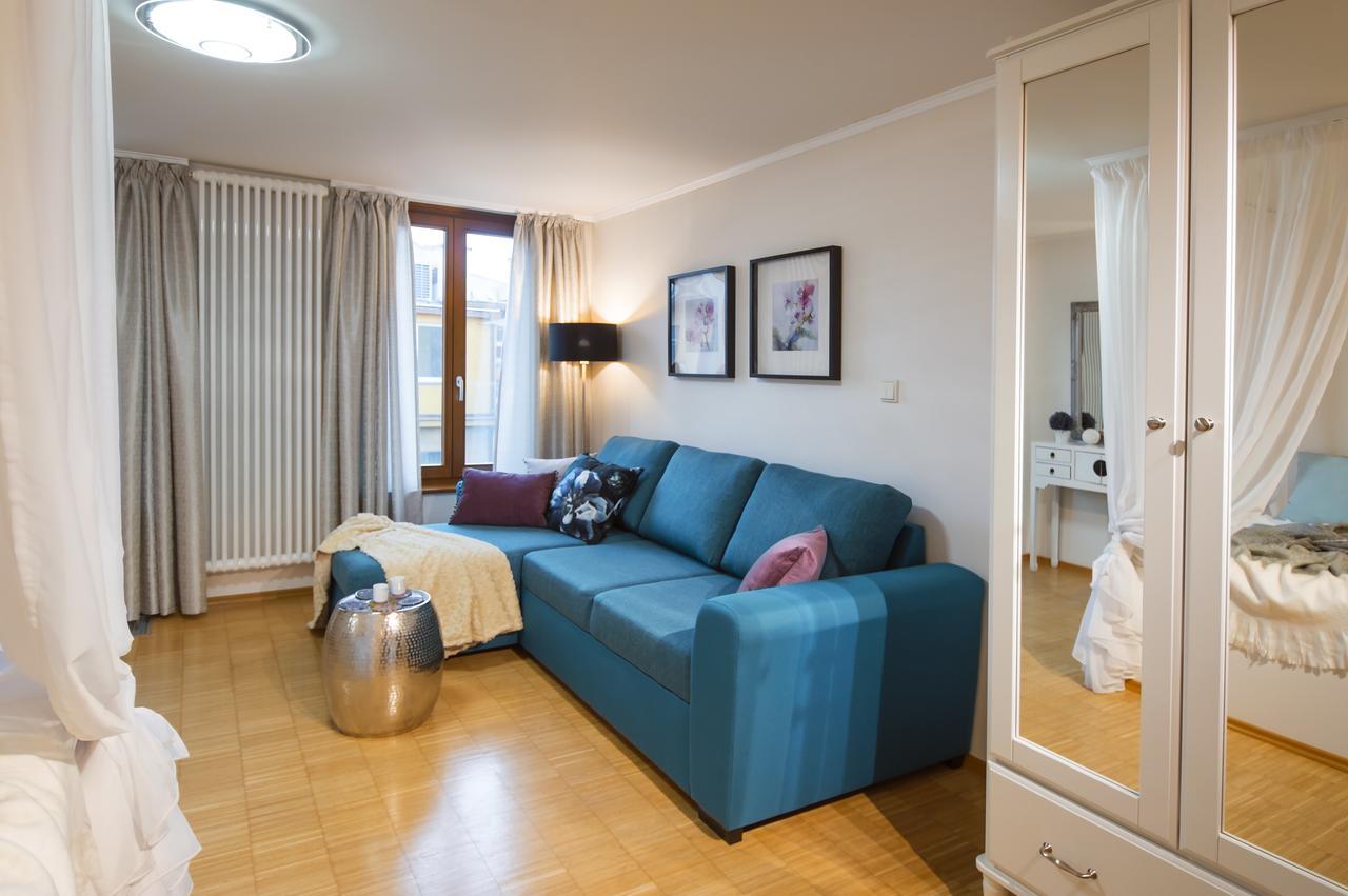 Modern Apartment Charvátova Praag Buitenkant foto