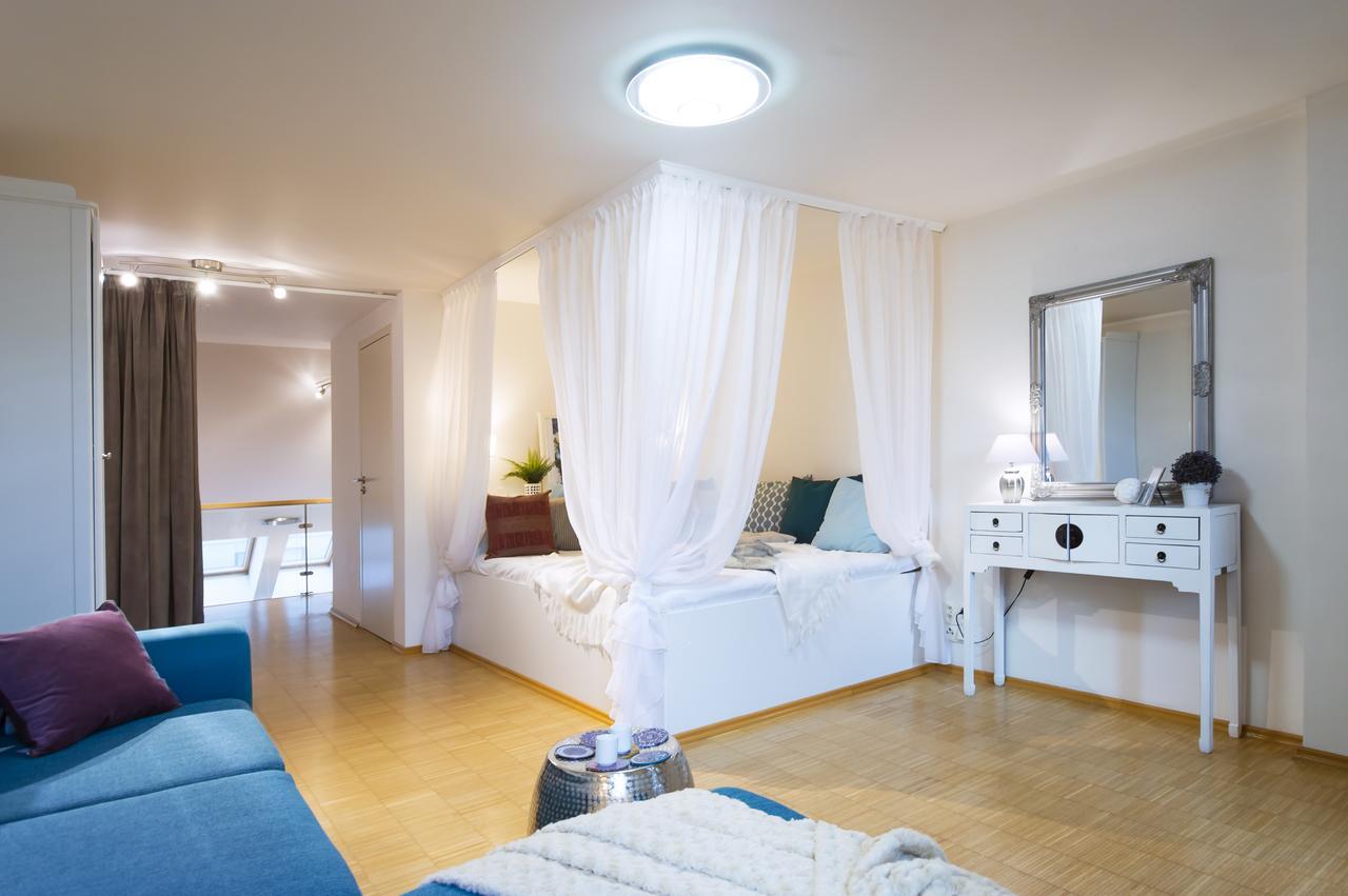 Modern Apartment Charvátova Praag Buitenkant foto