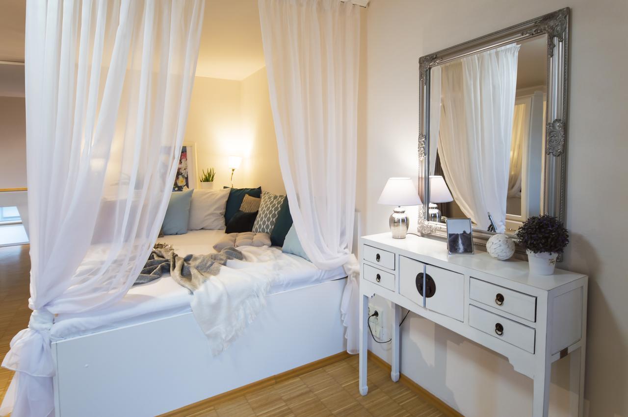 Modern Apartment Charvátova Praag Buitenkant foto