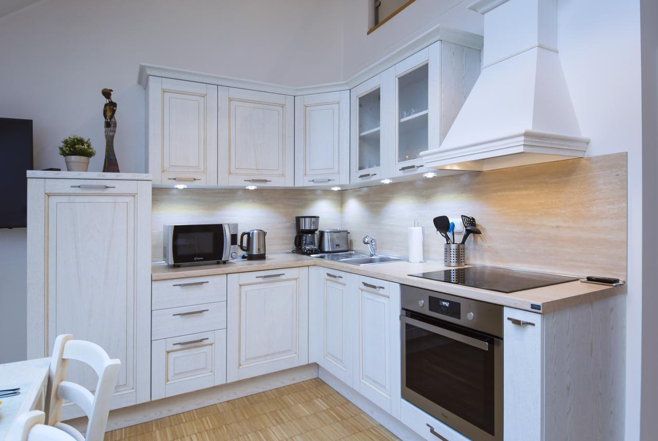 Modern Apartment Charvátova Praag Buitenkant foto