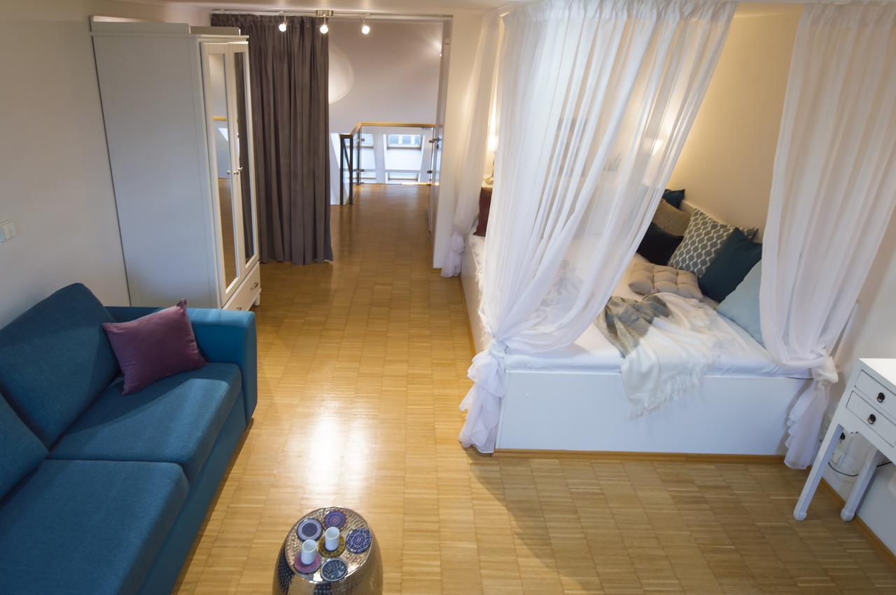 Modern Apartment Charvátova Praag Buitenkant foto