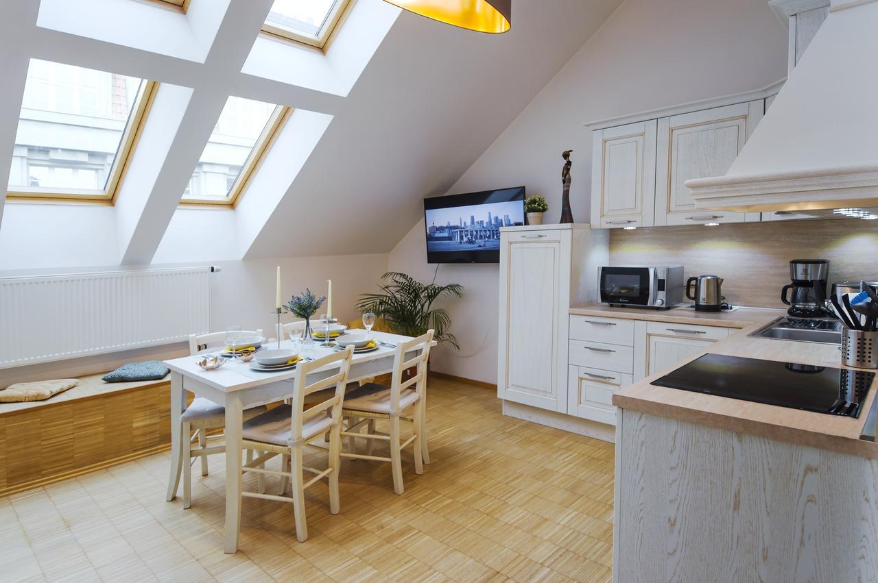 Modern Apartment Charvátova Praag Buitenkant foto