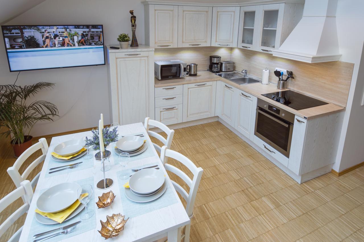 Modern Apartment Charvátova Praag Buitenkant foto