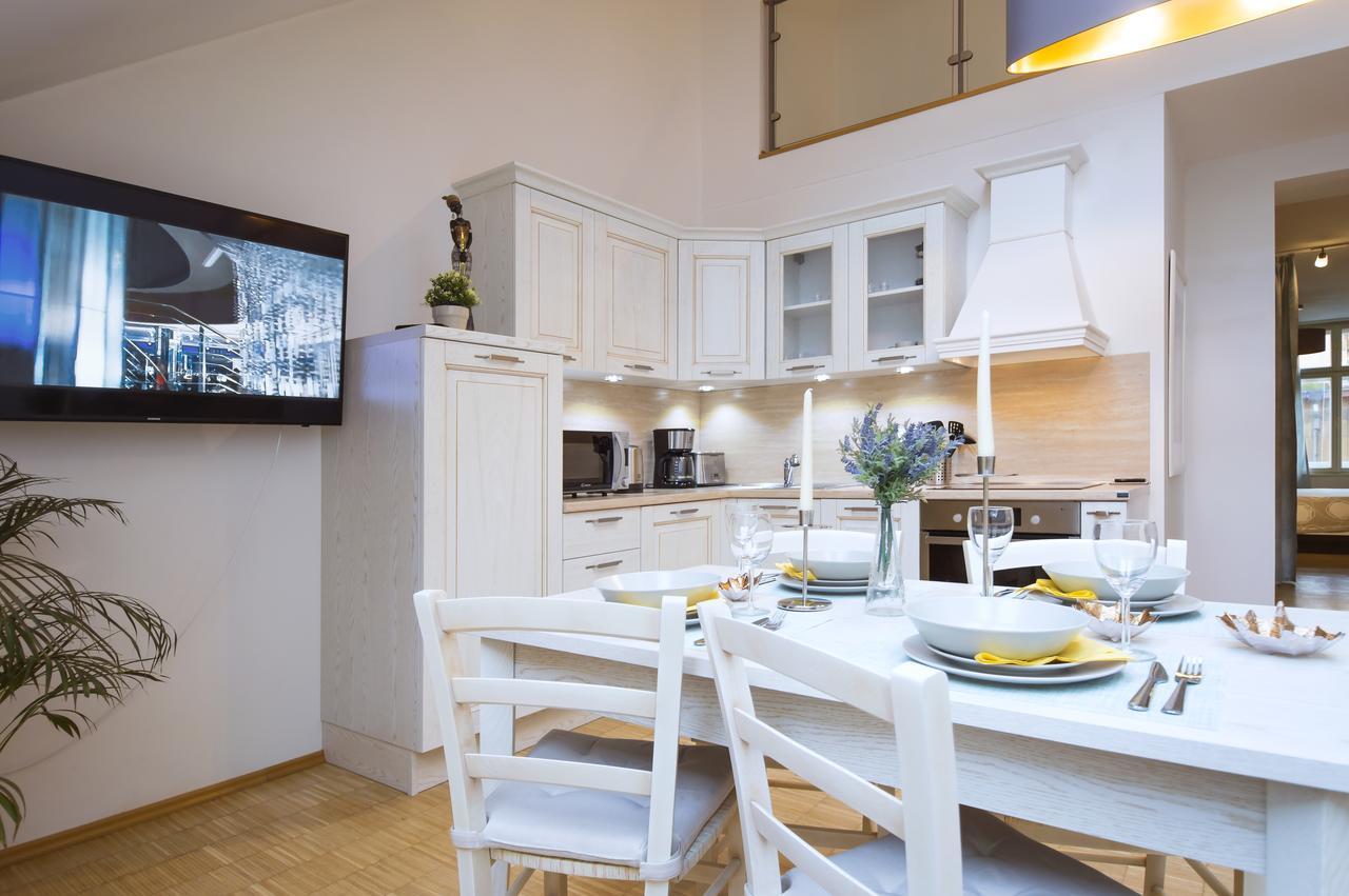 Modern Apartment Charvátova Praag Buitenkant foto