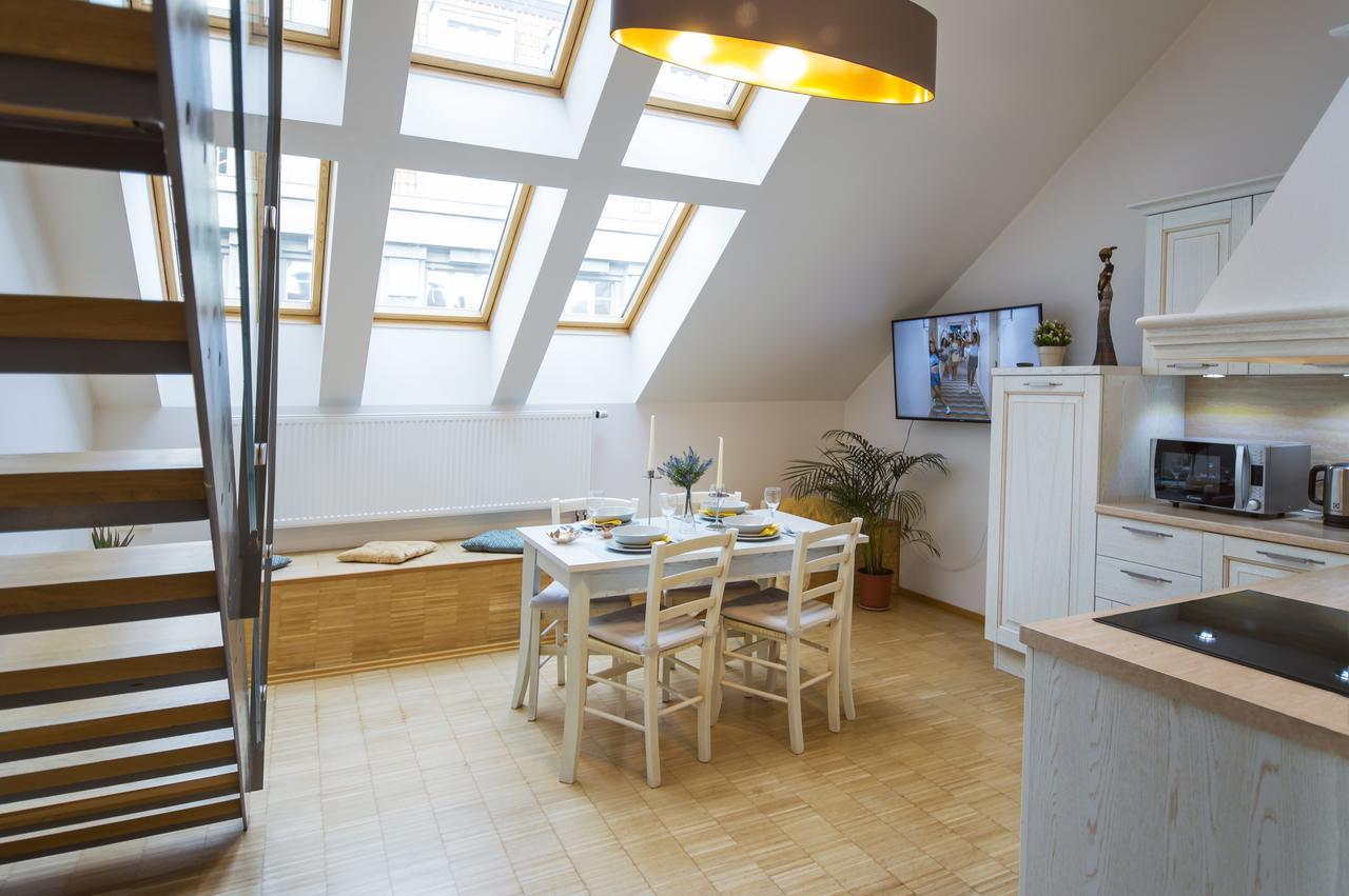 Modern Apartment Charvátova Praag Buitenkant foto