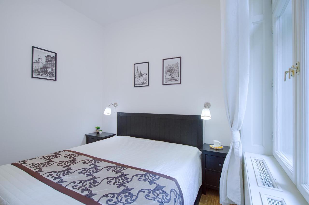 Modern Apartment Charvátova Praag Buitenkant foto