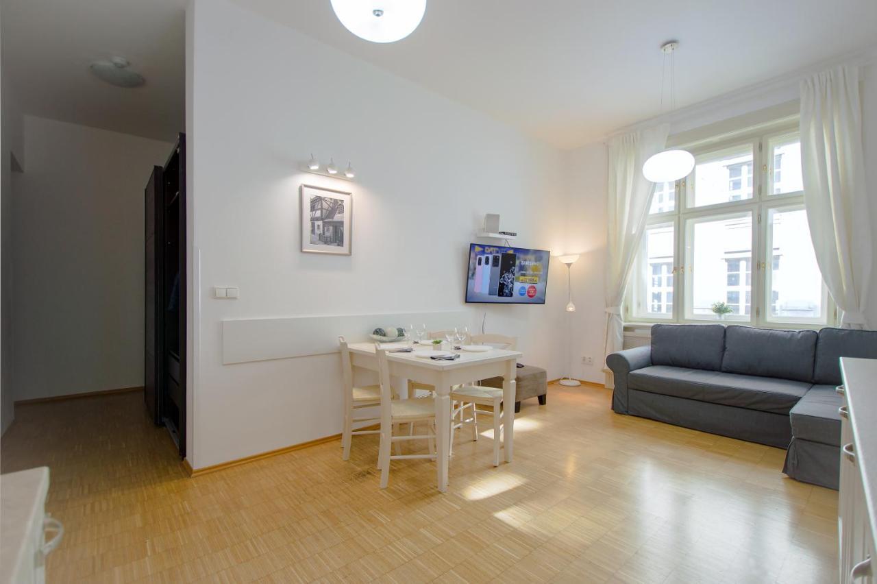 Modern Apartment Charvátova Praag Buitenkant foto