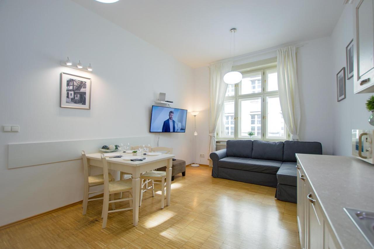 Modern Apartment Charvátova Praag Buitenkant foto