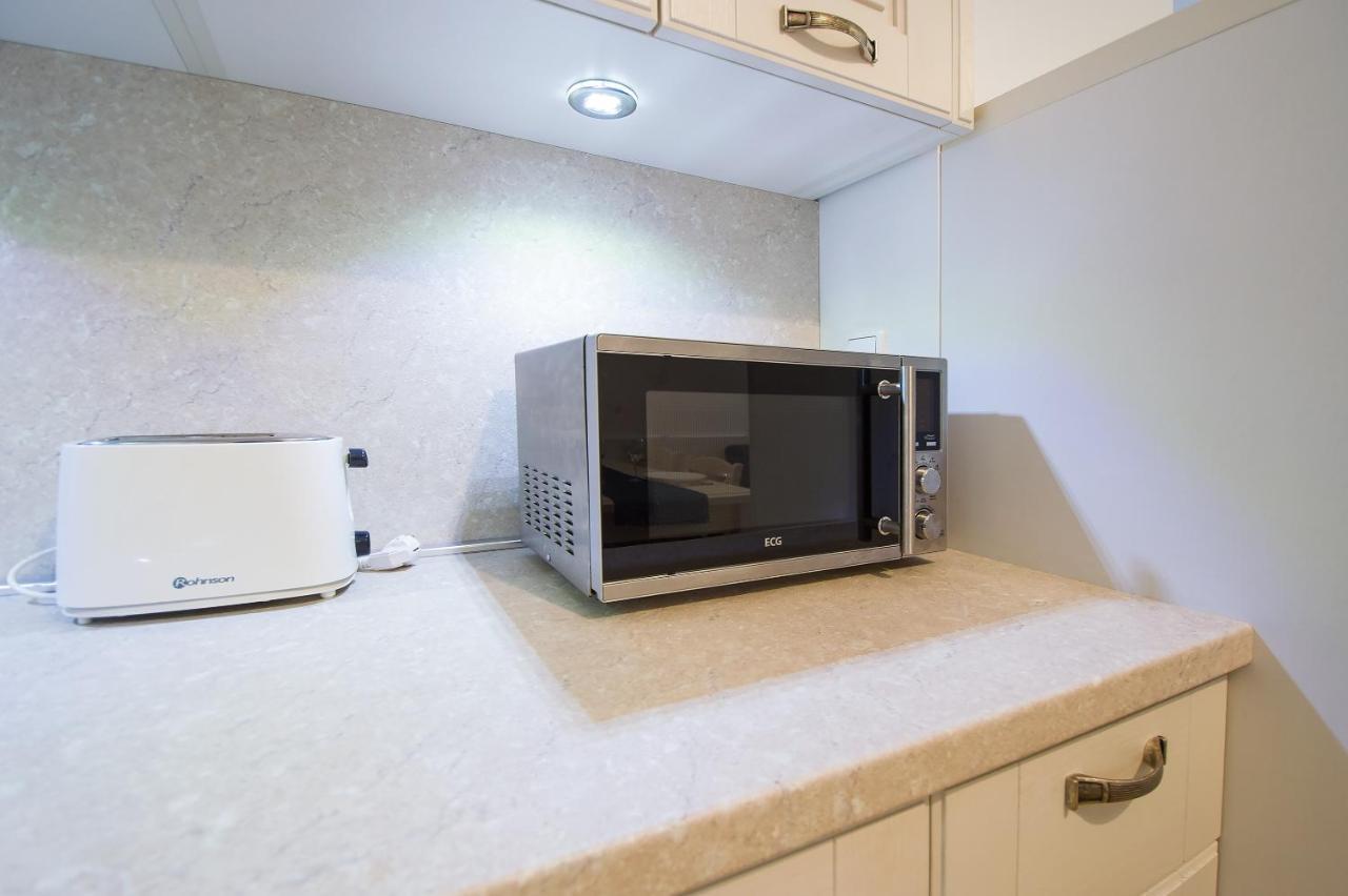 Modern Apartment Charvátova Praag Buitenkant foto